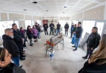 El intendente Martín Perez recorrió el SUM del Barrio Perón