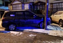 Tomó, se durmió al volante y chocó contra un poste