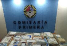 Dos personas detenidas cuando intentaban entrar a una casa con una barreta