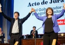 Las perlitas del acto de jura y la promesa del gobernador