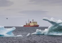 El rompehielos Irízar llegó a la Antártida y parte de la dotación desembarcó en Base Orcadas