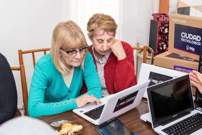 photo_4983649758883195988_y