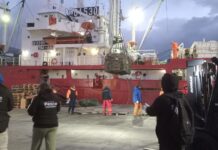 Abrieron las recámaras del buque Tai An en Ushuaia y encontraron un desastre ecológico