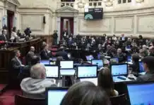 Los senadores aumentaron su dieta en un 170% en una votación a mano alzada