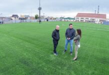 El intendente recorrió la etapa final de la cancha de césped sintético