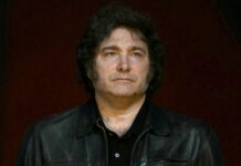 Milei dice que le quieren plantar “un muerto”