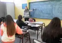 Escuelas bonaerenses eliminan la repitencia