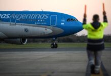 Aerolíneas camino a la venta: Abrió un plan de retiros voluntarios