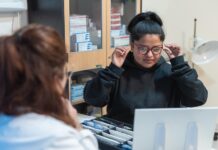 900 adolescentes acceden al programa municipal de salud visual