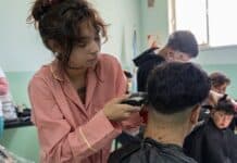 Hoy se realiza una jornada solidaria de corte de cabello en el barrio Felipe Varela