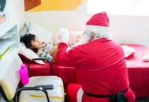 Papá Noel visitó los centros de salud y hospitales