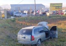 Chocó contra un poste y llevaba un arma