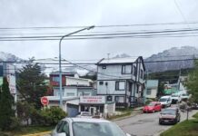 Se tiró de la moto antes de chocar