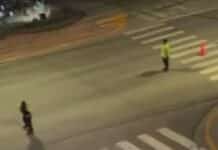 A pesar de la marca de pintura, la policía no logró identificar a los motociclistas