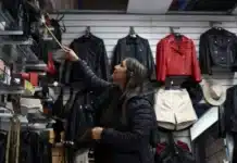 Advierten que la baja de aranceles a la importación textil no bajará el precio de la ropa