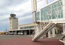 Controladores aéreos se suman al paro general del 10 de abril y peligran los vuelos