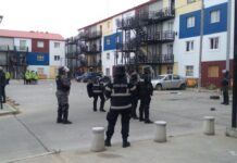 Tres integrantes de una familia detenidos por agredir a policías