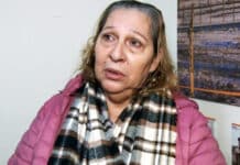 Busca ayuda para construir una habitación para sus nietos, sobrevivientes del choque frente al Cemep