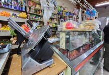 “Saliendo de atrás del mostrador, donde vas a conseguir trabajo?”