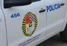 Se quiso meter en dos comercios y en un auto, y terminó detenido con un amigo