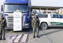 Venían a la carrera de La Hermandad con contrabando de cigarrillos y sábanas