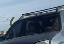 Causó la muerte de un padre y su hija, y lo escracharon conduciendo