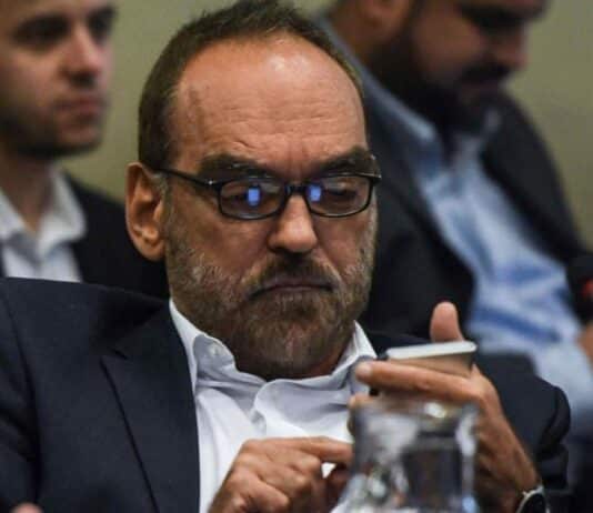 El gobierno fueguino se manifestó contra la designación de Fernando Iglesias como embajador