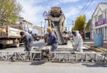 Avanzan con los trabajos de bacheo en las calles de Río Grande