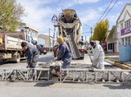 Avanzan con los trabajos de bacheo en las calles de Río Grande
