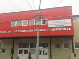 Firmaron el contrato para realizar la obra de ampliación del Colegio Guevara de Río Grande