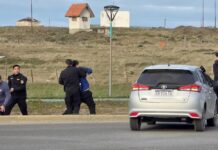 Una persecución terminó en un choque con un policía herido