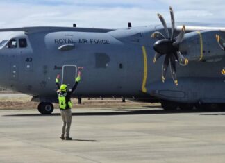 Un avión militar británico sobrevoló la Base Antártica Argentina San Martín