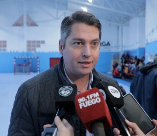 Perez les pidió a los senadores y diputados libertarios que “defiendan a Tierra del Fuego como nosotros”