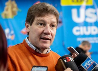 “En la próxima elección vamos a elegir más legisladores, pero ellos quieren reducir el gasto político”