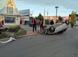 Choque y vuelco en Ushuaia con una mujer herida