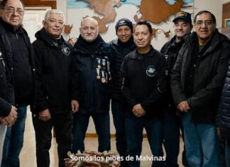 Excombatientes buscan una camiseta firmada de la Selección para el Museo de la guerra en Río Grande