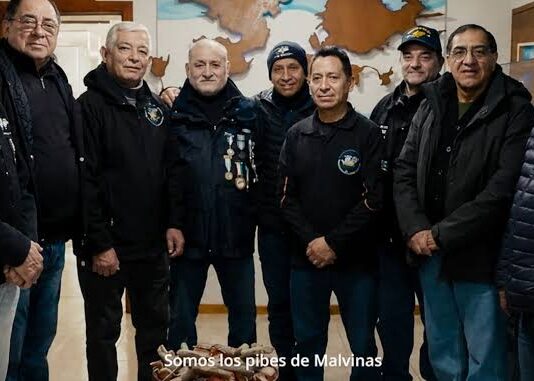Excombatientes buscan una camiseta firmada de la Selección para el Museo de la guerra en Río Grande