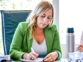 “Manchan a un equipo de trabajo, no a una funcionaria política”