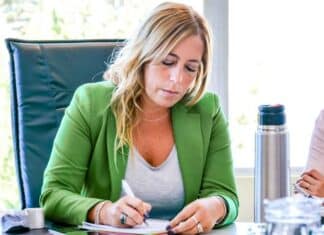“Manchan a un equipo de trabajo, no a una funcionaria política”