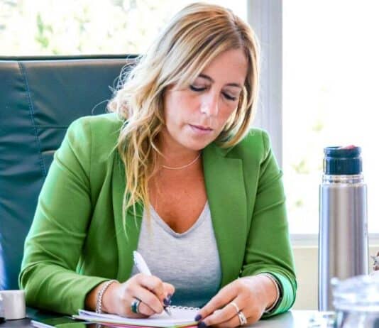 “Manchan a un equipo de trabajo, no a una funcionaria política”