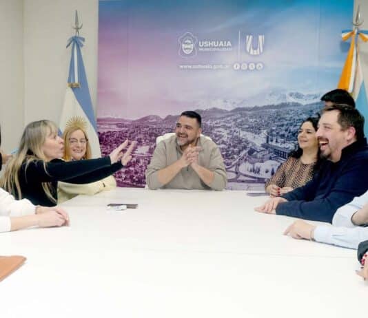 Vuoto recibió a senadores kirchneristas y destacó su defensa de la Soberanía Nacional