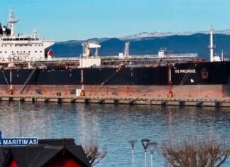 Cuántos permisos tiene que tener un buque petrolero para llegar al puerto intervenido de Ushuaia
