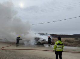 Se le prendió fuego el auto mientras manejaba