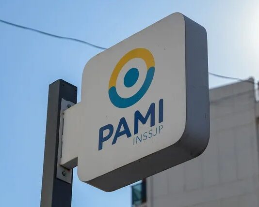 Escándalo en el PAMI: Denuncian triangulación de órdenes médicas falsas y robo de claves