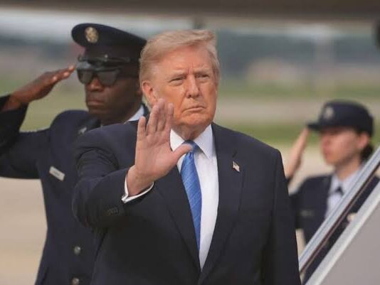 Trump usa la cuestión Malvinas para que Londres aumente su gasto militar