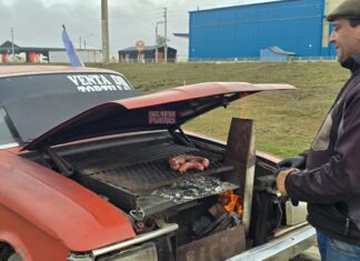 Se quedó sin trabajo y creó el “chori movil”