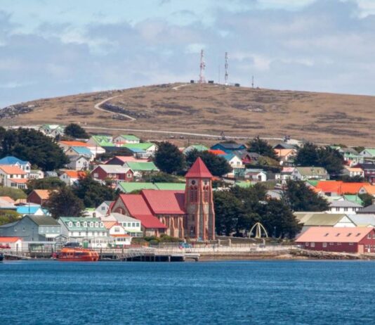 “Cualquier director de una empresa que opere en Malvinas debe ser expulsado del país”